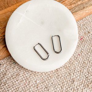 THE LUCY CHAIN LOOP EARRINGS SILVER